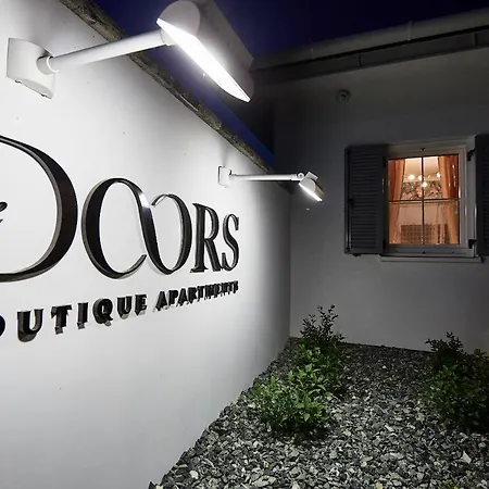 The Doors Boutique Apartman *