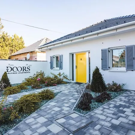 The Doors Boutique Apartman *